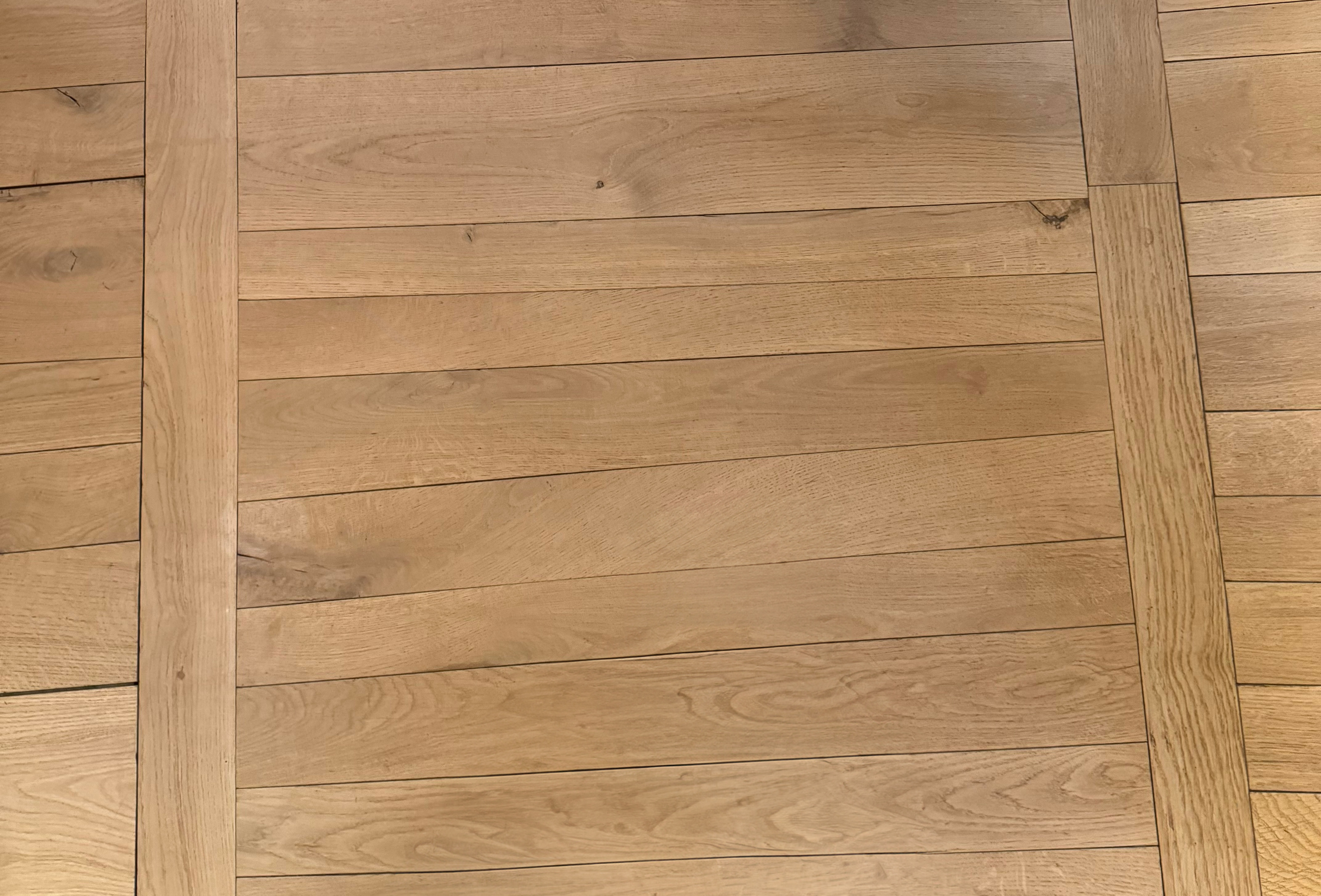 Chai | Parquet Queue de Billard – Image 2
